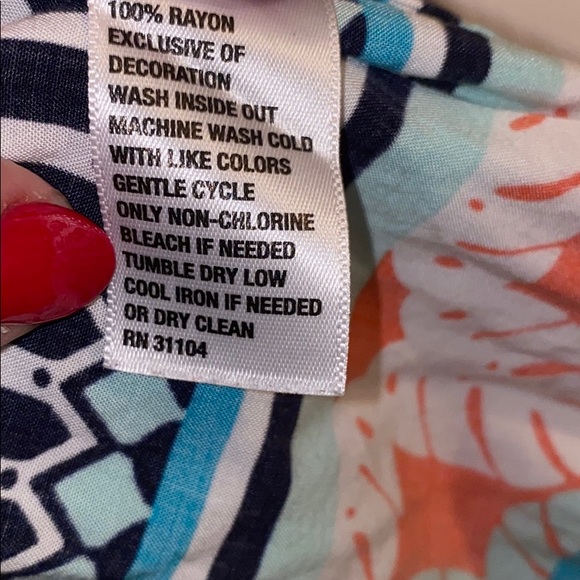 Crown & Ivy Curvy Peasant Top - Picture 7 of 8